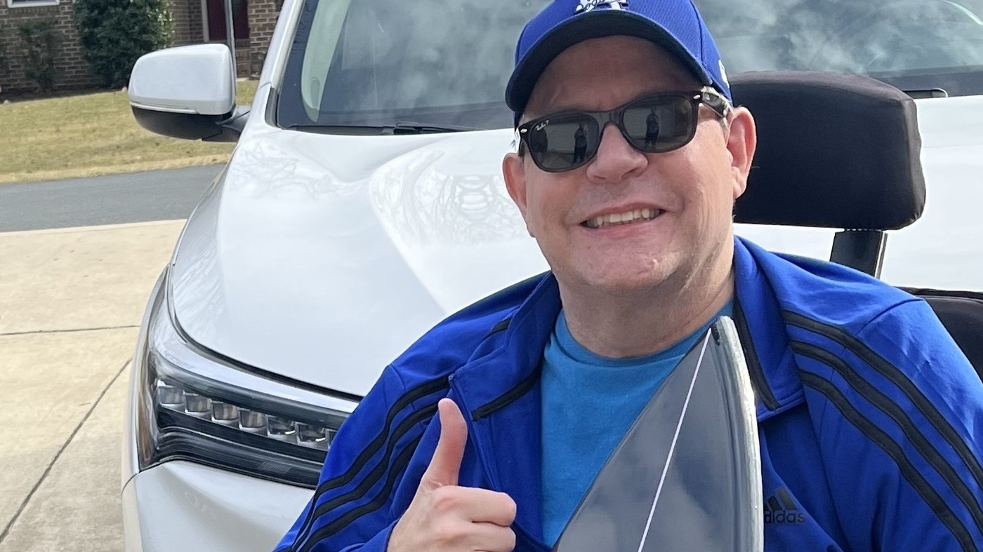 Featured image for Kind stranger's timely help saves man's fall on busy sidewalk.