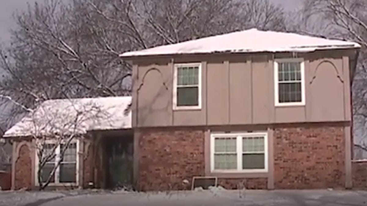 "Unanswered Questions Surround Kansas City Man's Claim of Ignorance as 3 Friends Found Dead in Backyard"