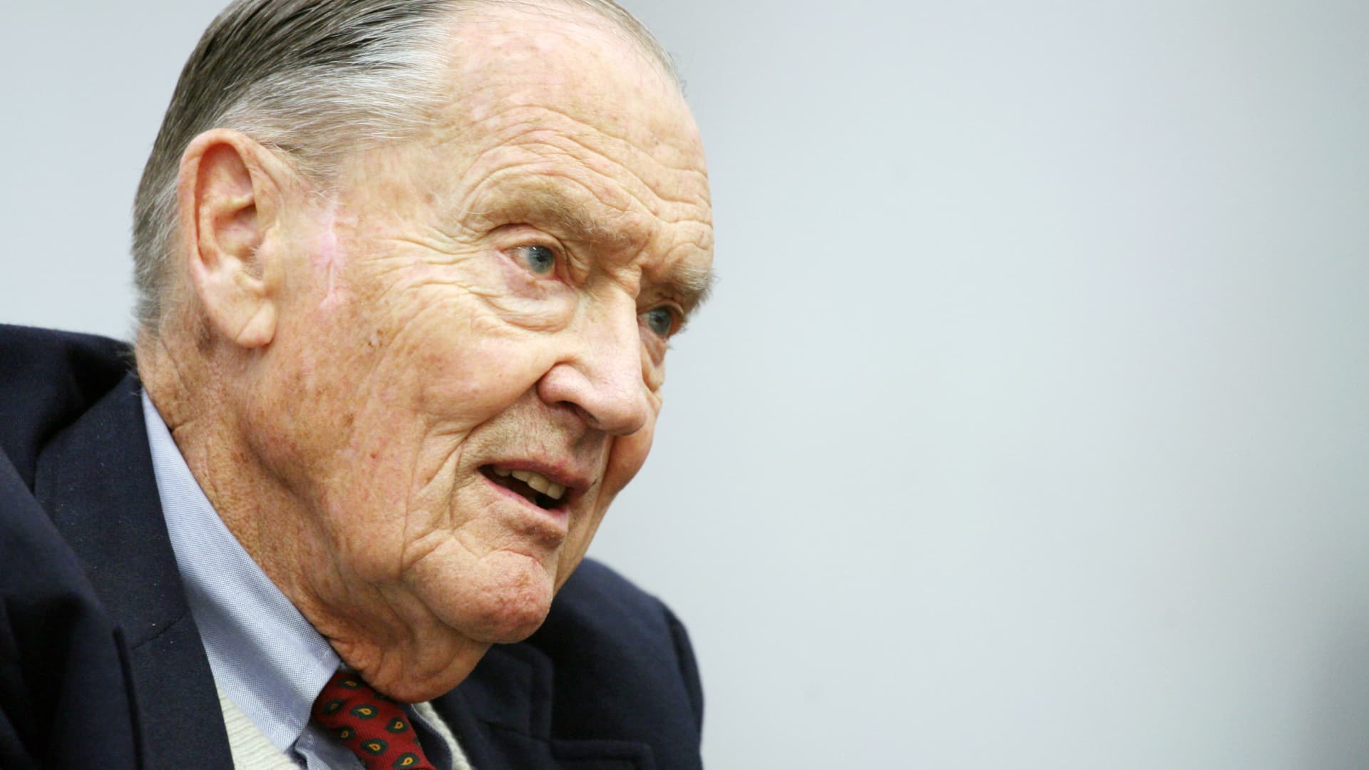 "The Resurgence of 'Lazy' Investing: T-Bill and Chill with Jack Bogle's Strategy"