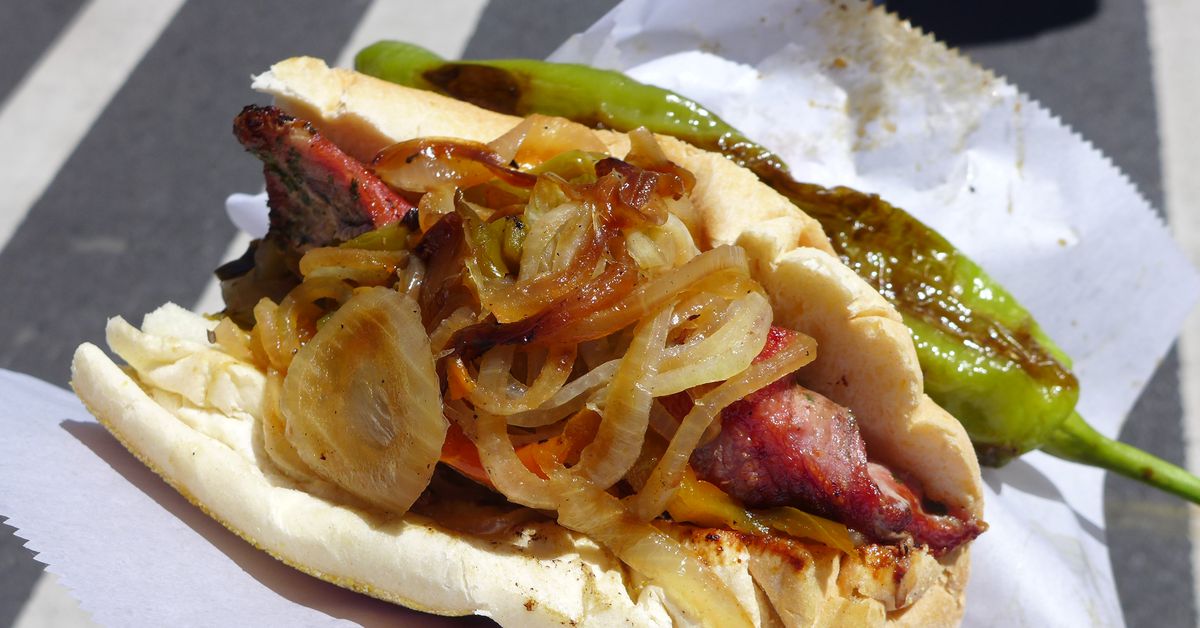 Featured image for "Delicious Eats Await at NYC's Feast of San Gennaro in Little Italy"