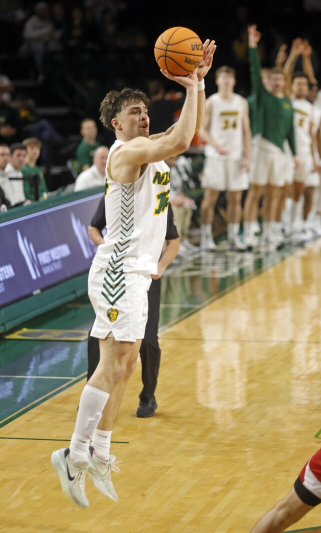 "Moody's Career-High 36 Points Leads Montana Grizzlies to Victory Over NDSU Bison"