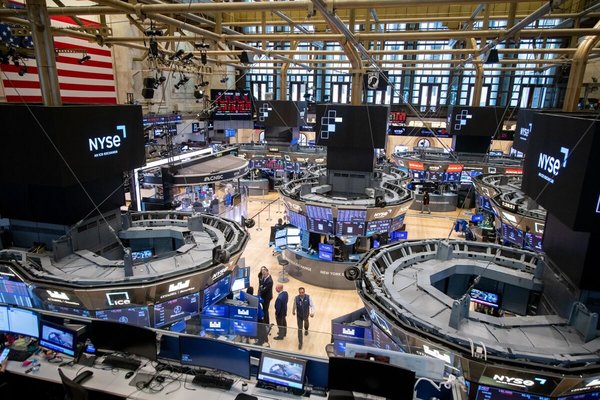 Featured image for US Inflation Eases to 2.1% as Consumer Spending Slows