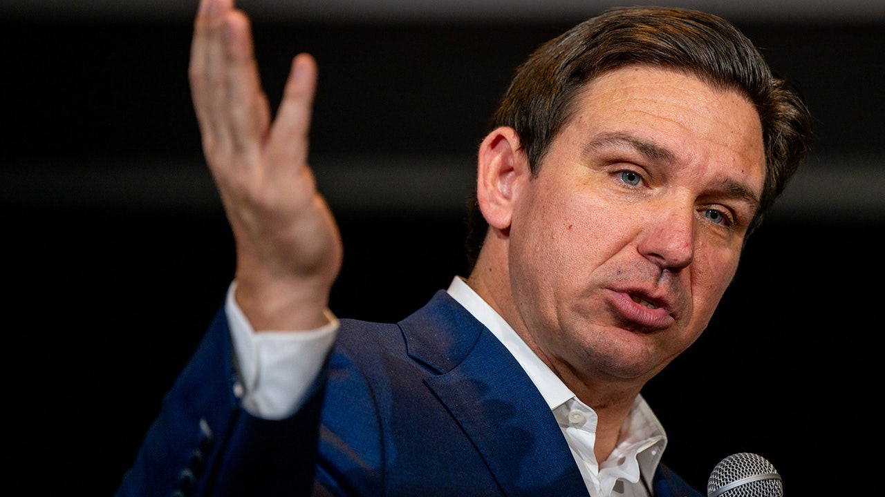 DeSantis Pulls Out of TV Appearances and Prepares for Last Stand Ahead of Primaries