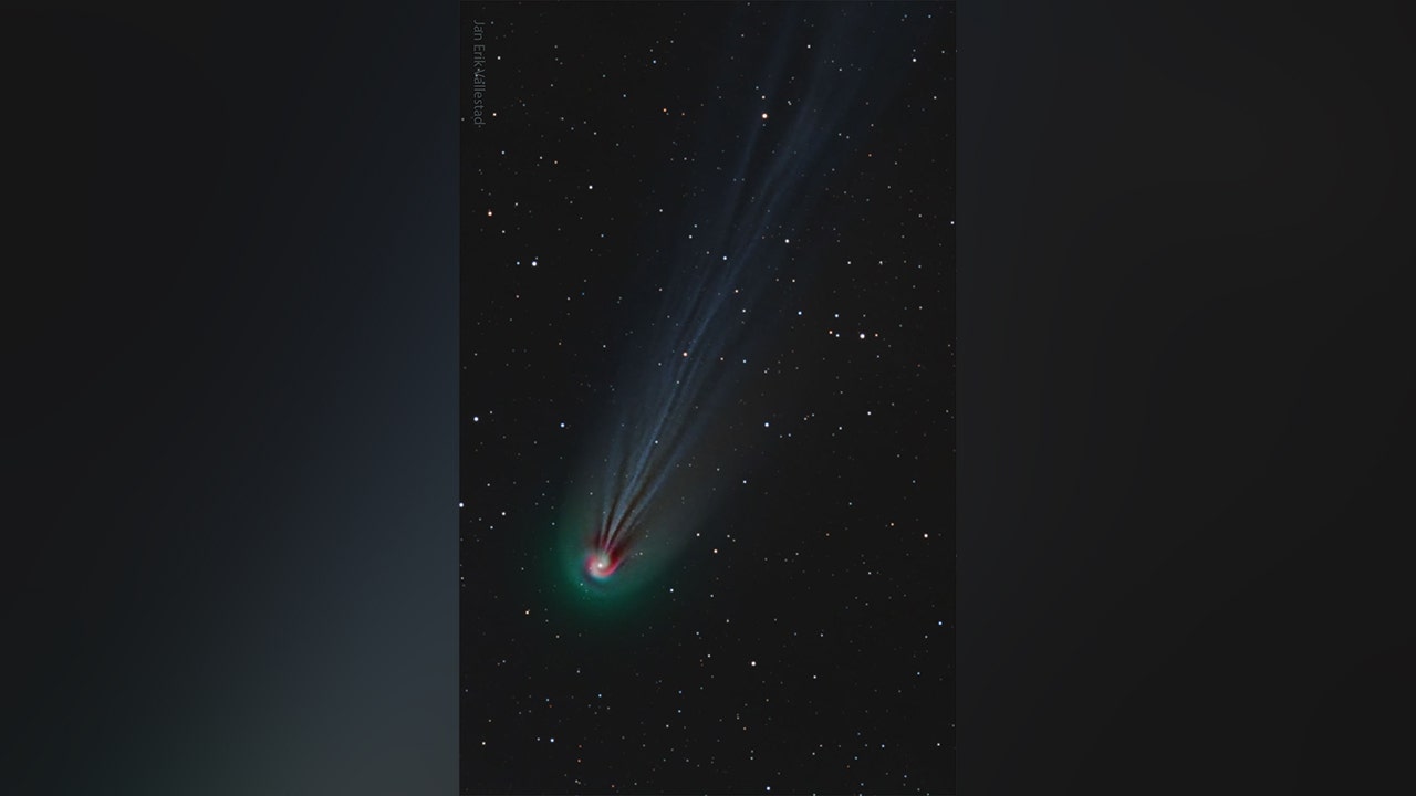"Rare Brightness: Spectacular Comet Approaching Sun and Visible in Night Sky This Month"