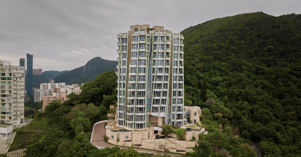 Featured image for Hong Kong's Luxury Property Market Faces Steep Discounts