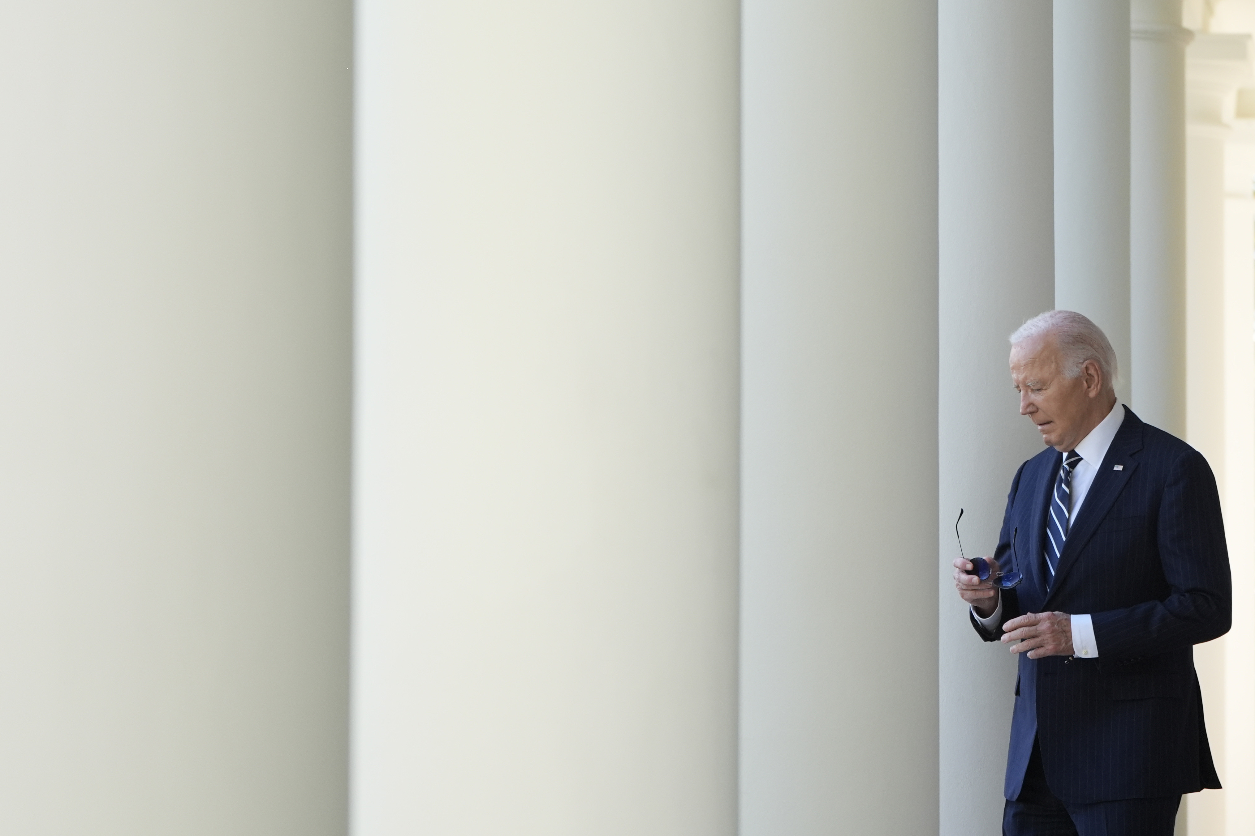 White House Tensions Rise Over Biden's Photo Op Snub