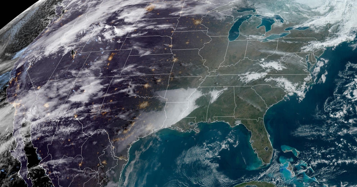 Featured image for "Record-Breaking Heatwave Sweeps Across US, Shattering Hundreds of Records"