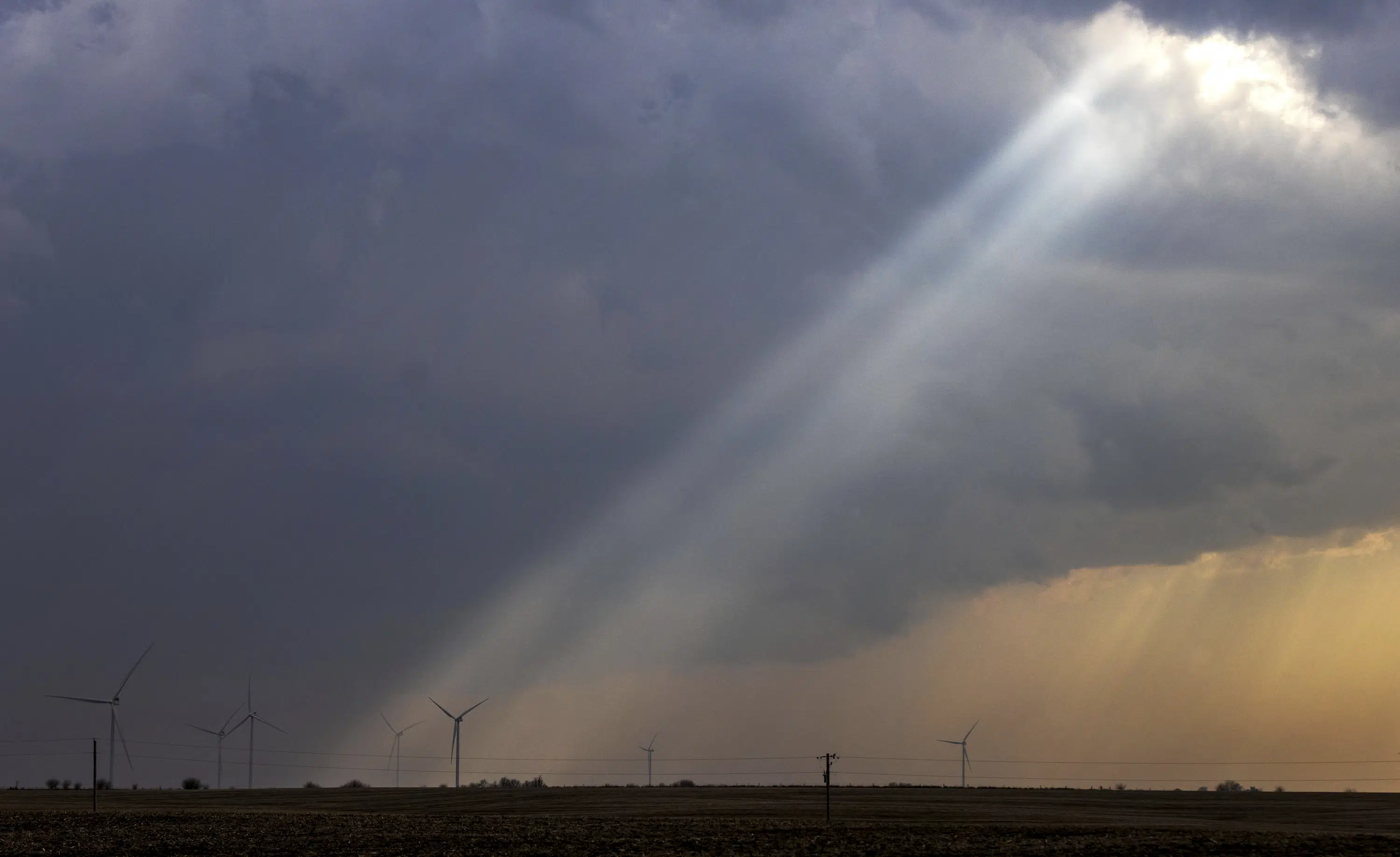 Midwest and South battered by severe storms with hail and tornadoes.