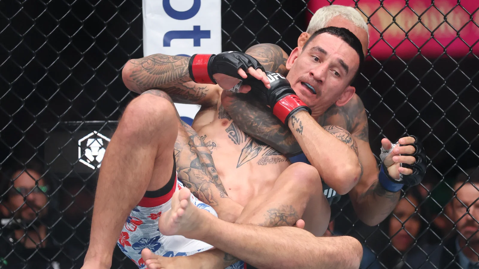 Oliveira outduels Holloway to claim BMF belt, reshaping the 155-pound title picture