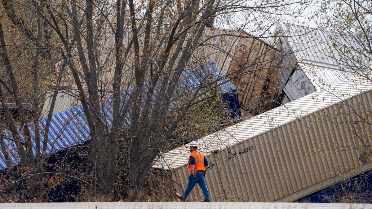 Multiple Train Derailments Reported in Wisconsin, Including One in Mississippi River