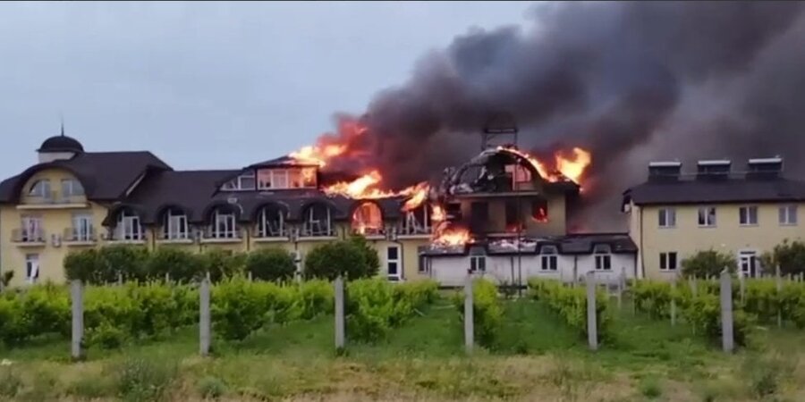 Russian-occupied hotel targeted in Arabat Spit explosions.