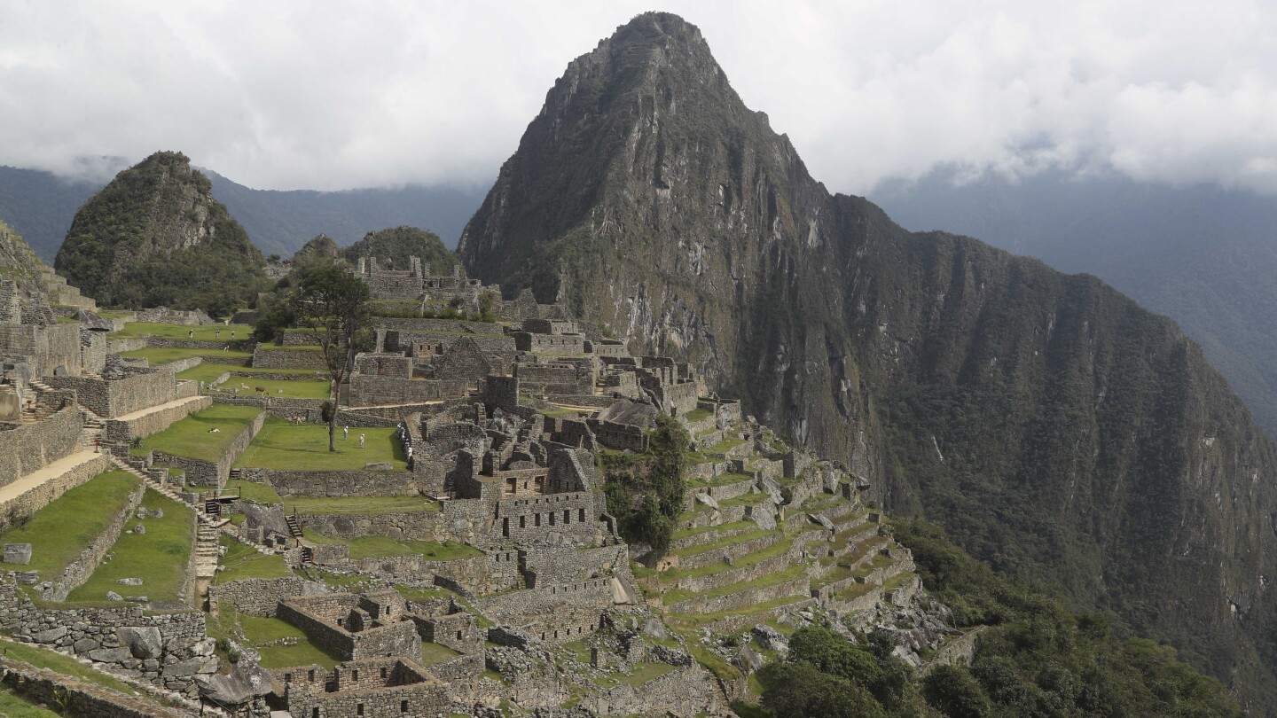Featured image for "Peru Cancels Machu Picchu Ticket Sales Contract Amid Protests"
