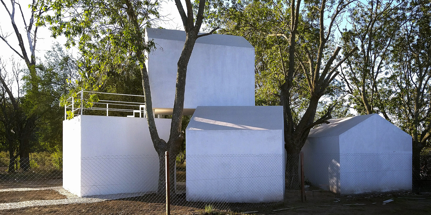 'casa SF-FR': A Dynamic Box-Like House in Argentina.