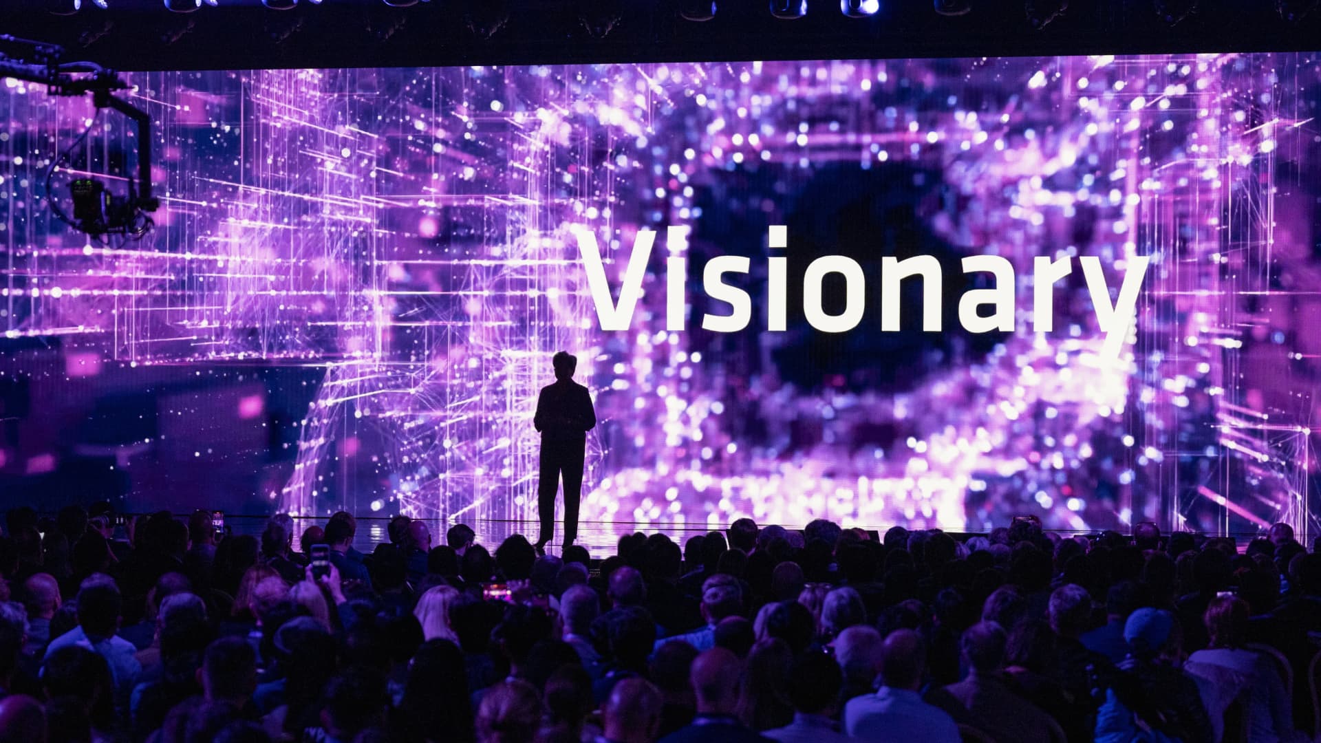 Featured image for Analysts Weigh In: AMD Faces Downgrades Amid Competitive Challenges