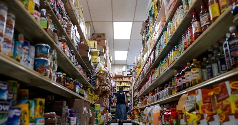 "US Inflation Moderates as Consumer Spending Supports Economy"