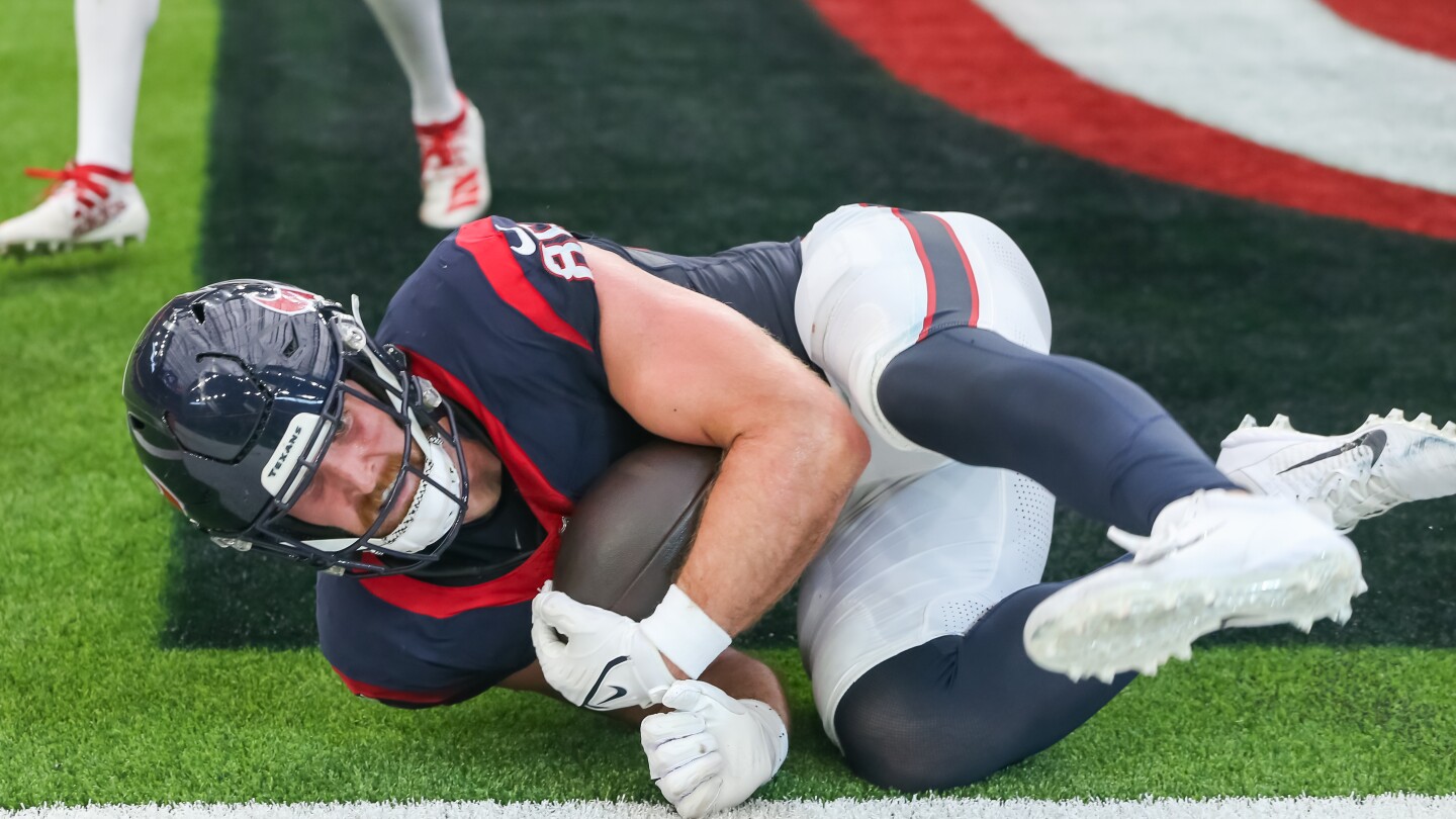 Featured image for Injury Woes for Cowboys: Schultz Out, Brown Questionable