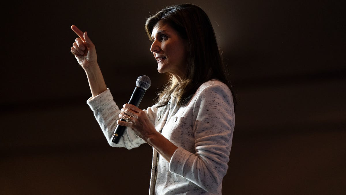 "Nikki Haley's Struggle for Support in South Carolina"