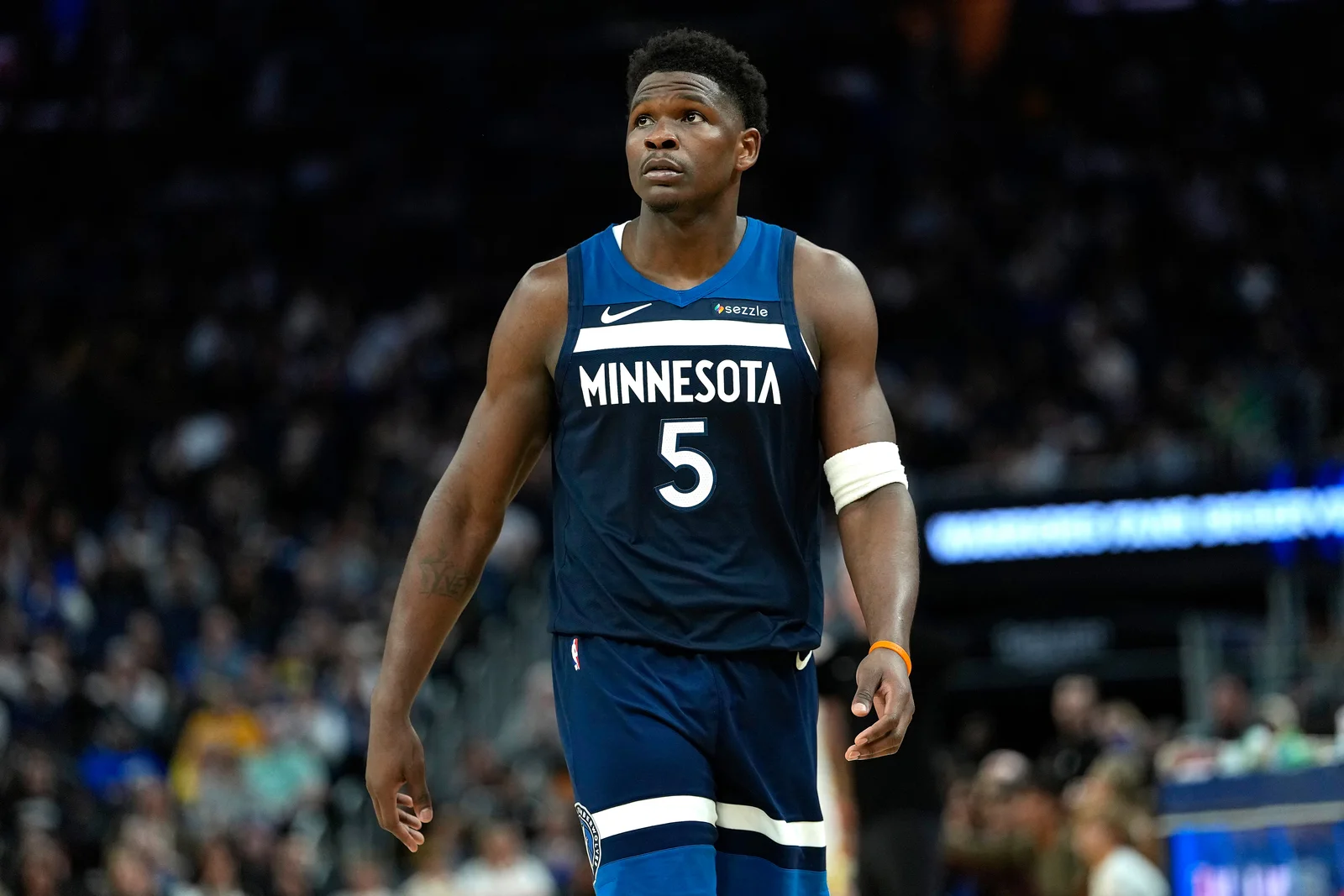 Timberwolves' Anthony Edwards diagnosed with right knee inflammation; re-evaluation in 1-2 weeks