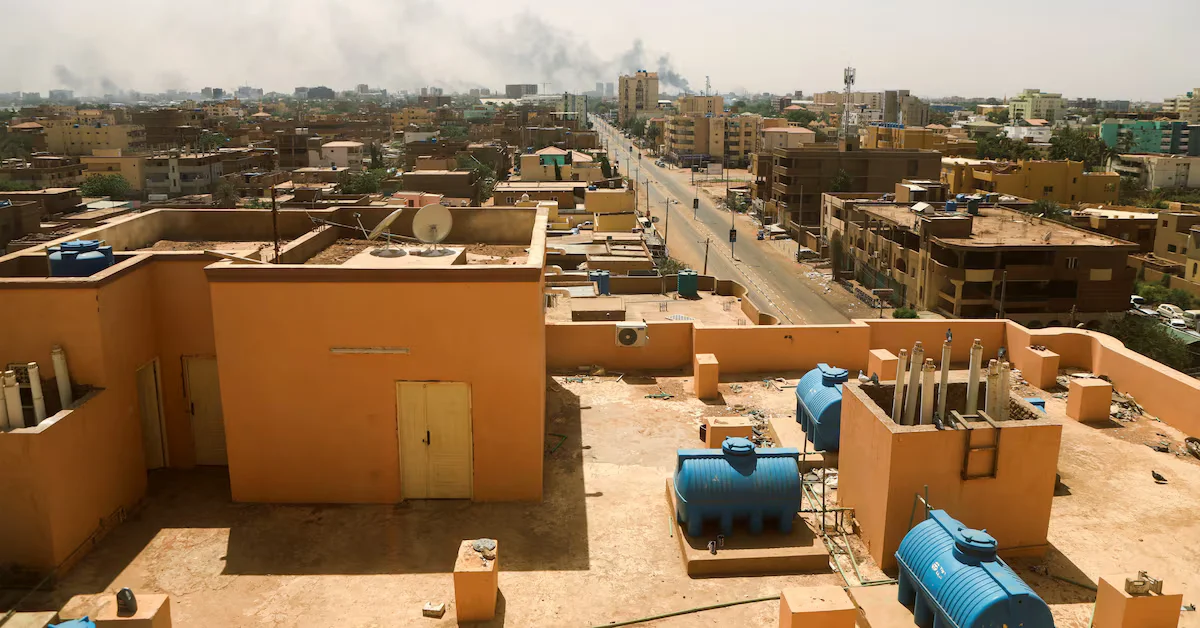 Egyptian soldiers return home from Sudan amidst ongoing conflict.