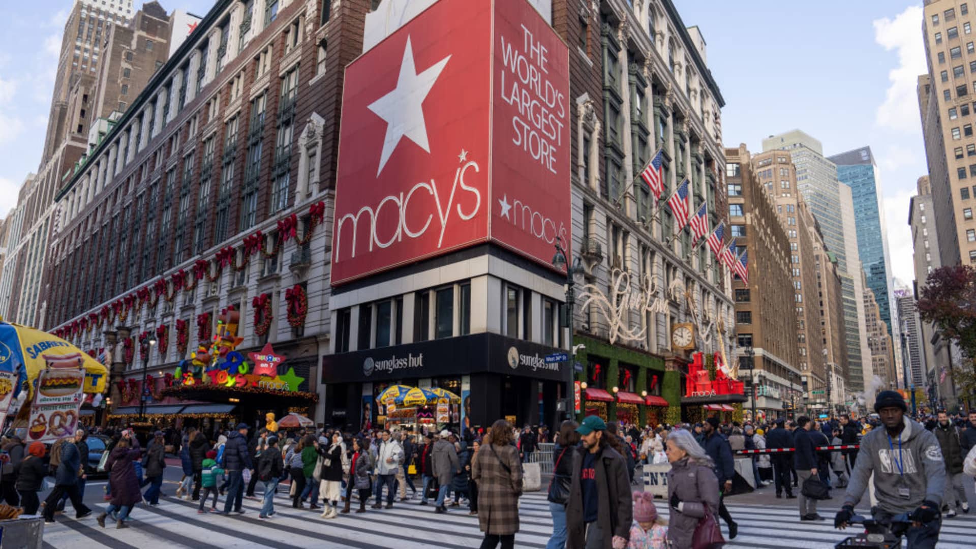 Featured image for Activist Investors Urge Macy's to Revamp Real Estate Strategy