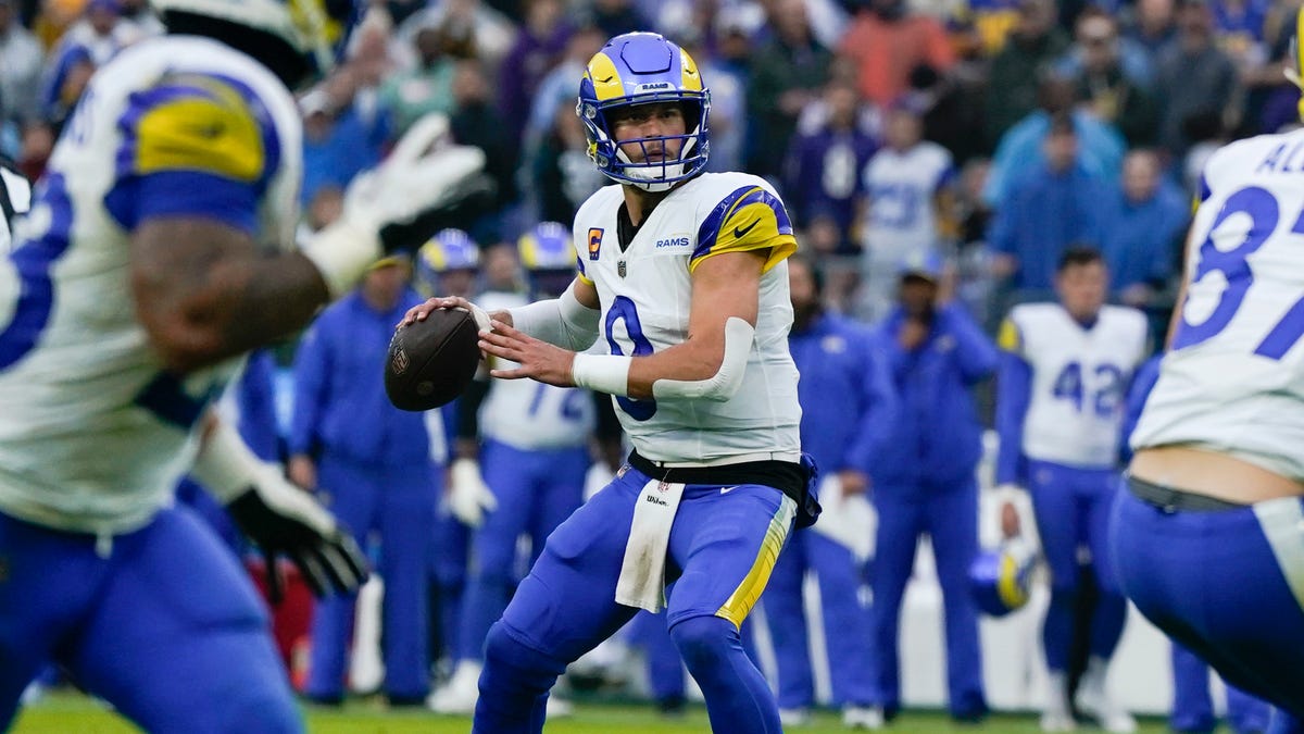 Featured image for "Fantasy Football: Week 15 Start/Sit, Waiver Wire Picks, and Future Waivers"