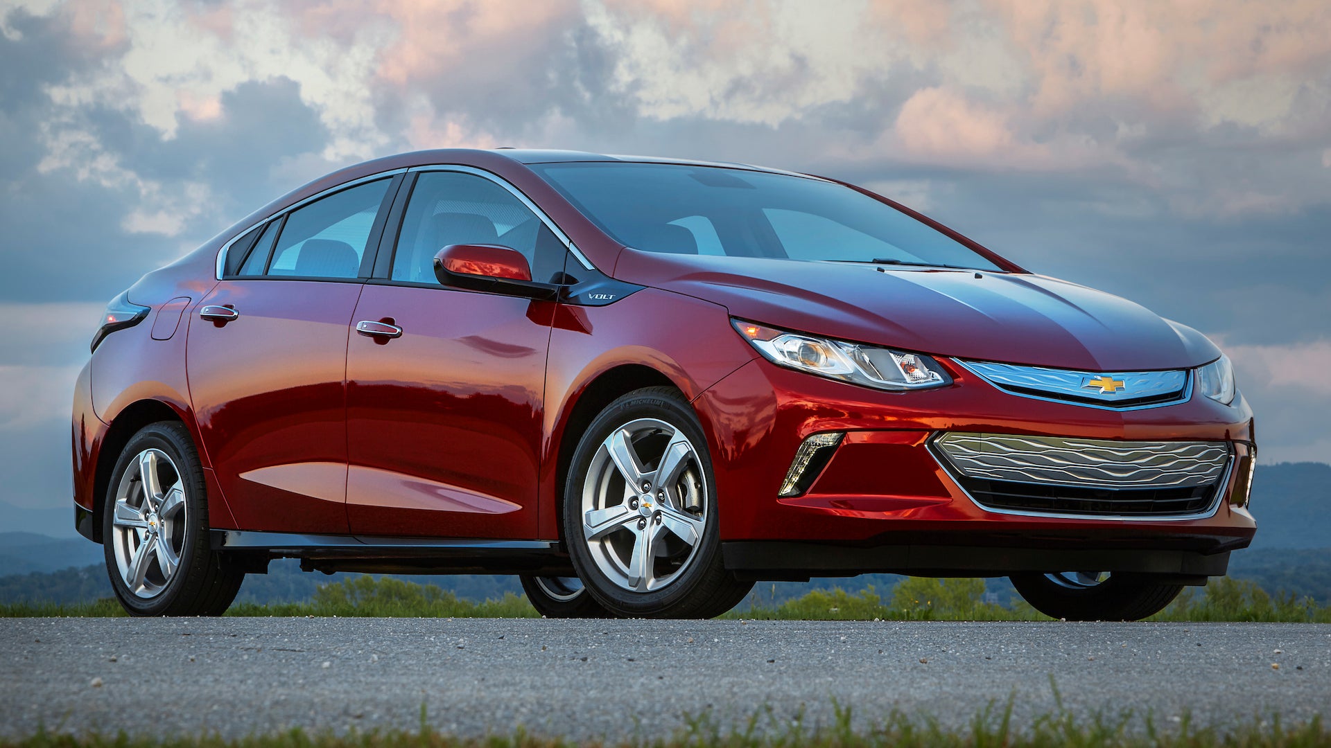 Featured image for "GM Shifts Focus: Reviving Plug-In Hybrids for North American Market"