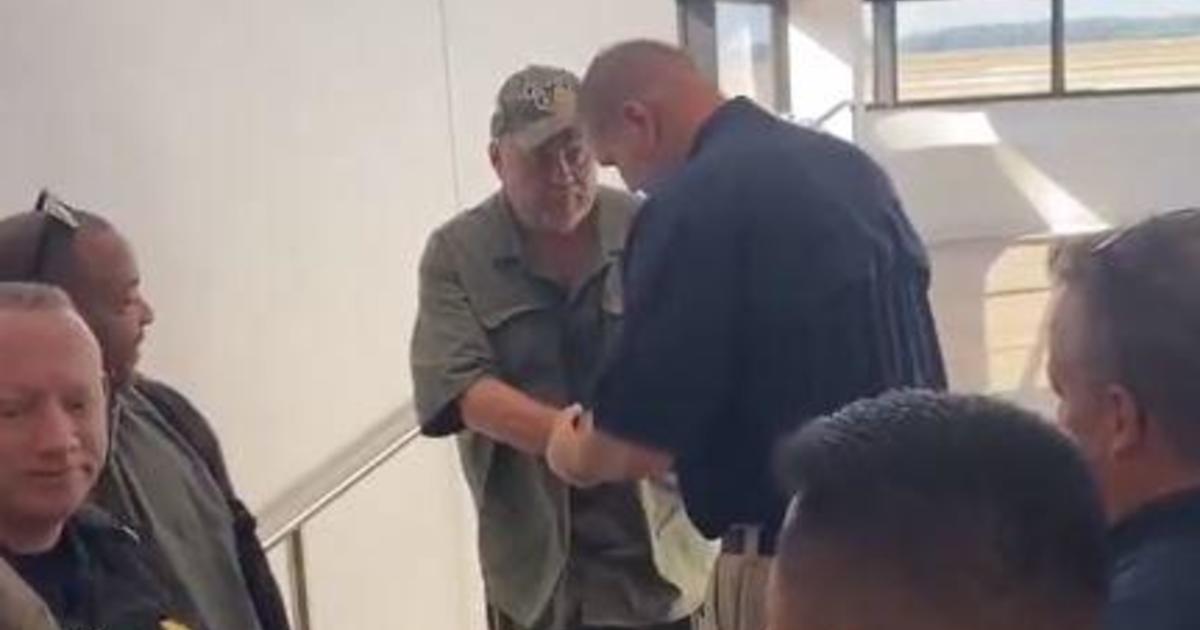 "32-Year Fugitive Greg Lawson Finally Captured in Mexico, Laughs as He's Handcuffed"
