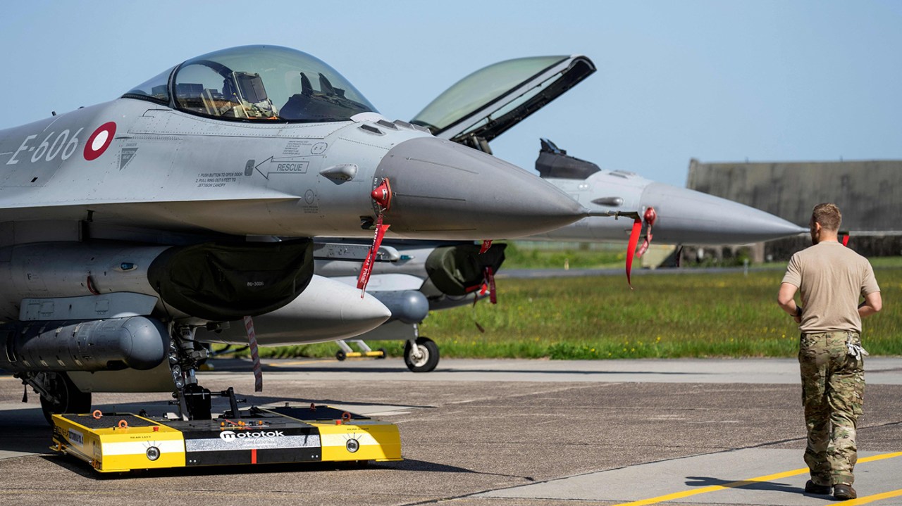 Featured image for "US and Norway Provide F-16 Jets and Training to Ukraine Amidst Crimea Attack"