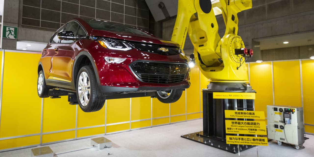 Featured image for "Top Fund Manager's Bold Bets: AI, Beer, and China"