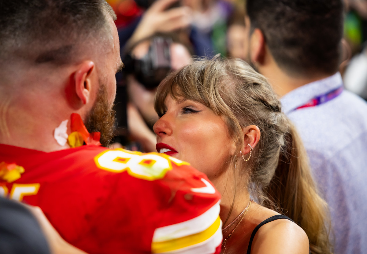Featured image for Travis Kelce and Taylor Swift Make Wedding Weekend Headlines