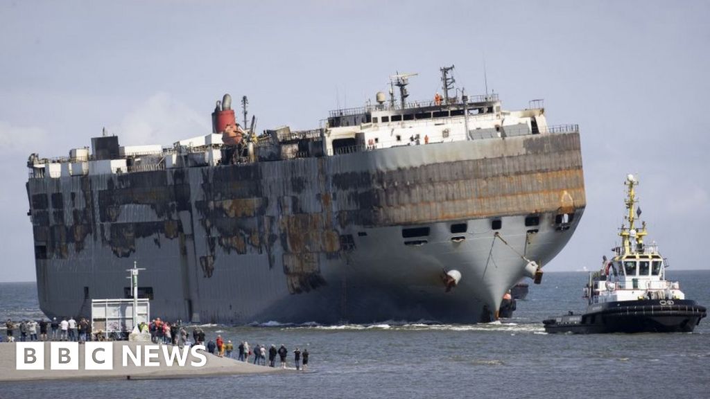"Burnt Car Carrier Safely Reaches Port, Averting Disaster on Fremantle Highway"