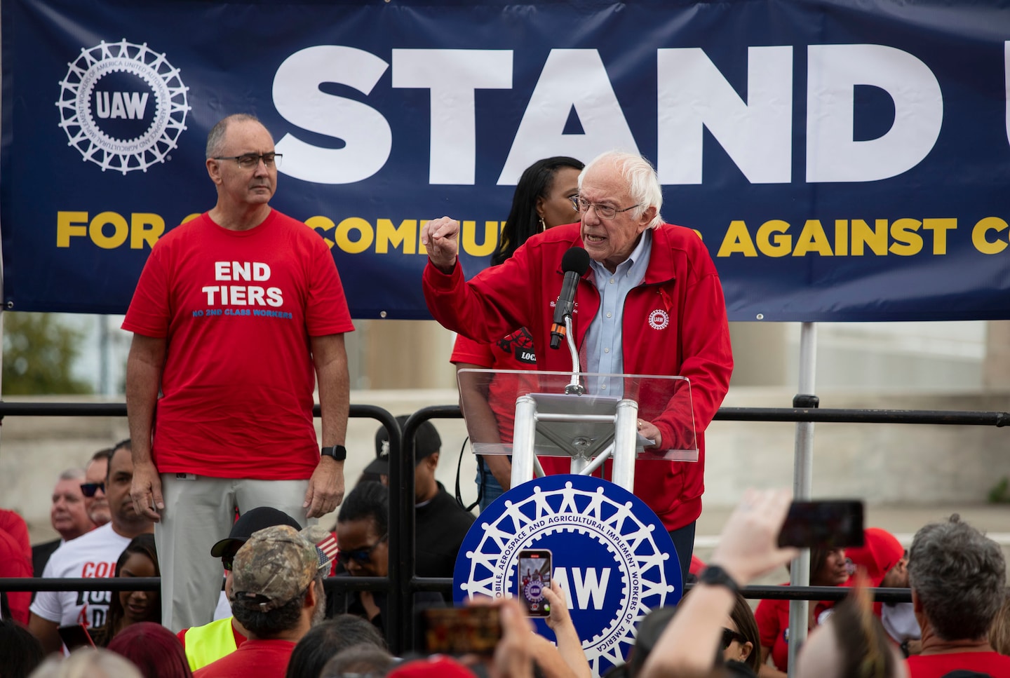 UAW President Rejects Stellantis' Wage Increase Offer, Reacts to Automakers' Temporary Layoffs