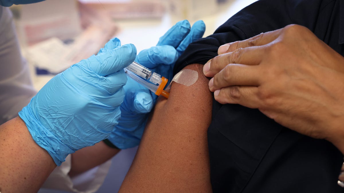 FDA Panel Endorses New COVID-19 Vaccine Targeting JN.1 Lineage for Fall
