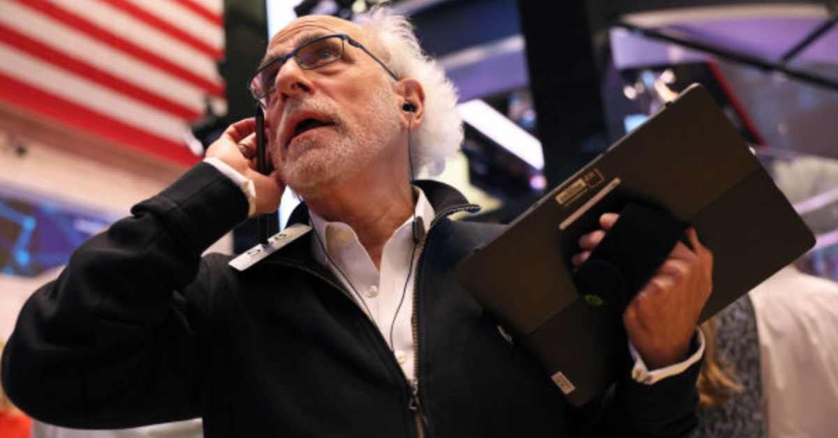 S&P 500 Declines Amid Economic Concerns and Seasonal Weakness