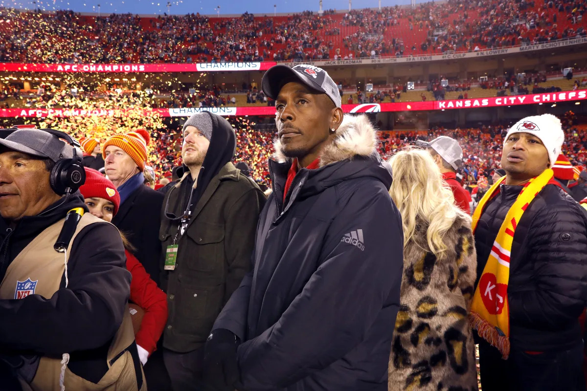 "Patrick Mahomes Sr. Arrested for DWI Ahead of Super Bowl 58"