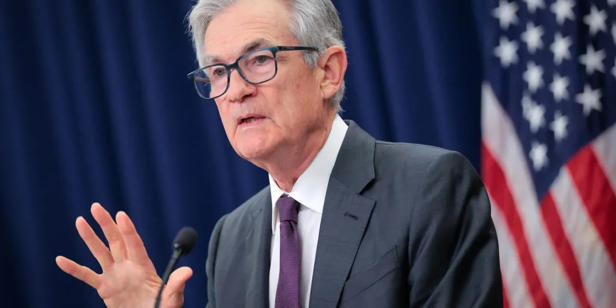 Fed Minutes Highlight Divisions and Concerns Over Tariffs, Inflation, and Rate Policies