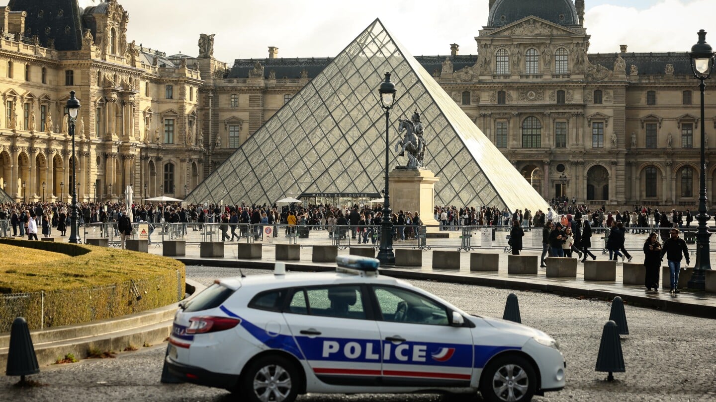 Featured image for Suspects Detained in Louvre Crown Jewels Heist