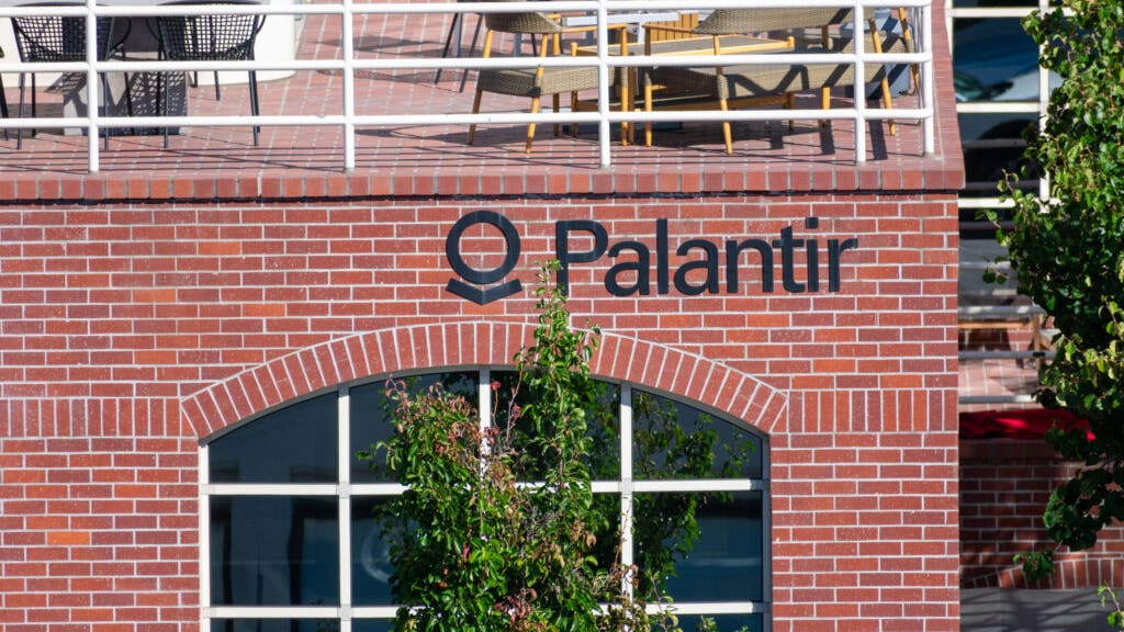 Featured image for Palantir's Surge Amid Defense Deals and Market Hype