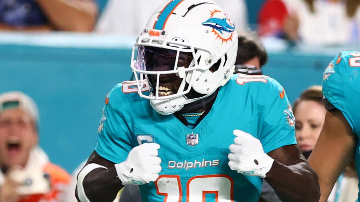 Dolphins' Tyreek Hill's Inspiring Return to 'MNF' Game Despite Ankle Injury