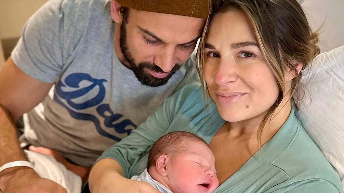 Featured image for "Jessie James Decker Proudly Welcomes Fourth Baby Boy with Husband Eric Decker"