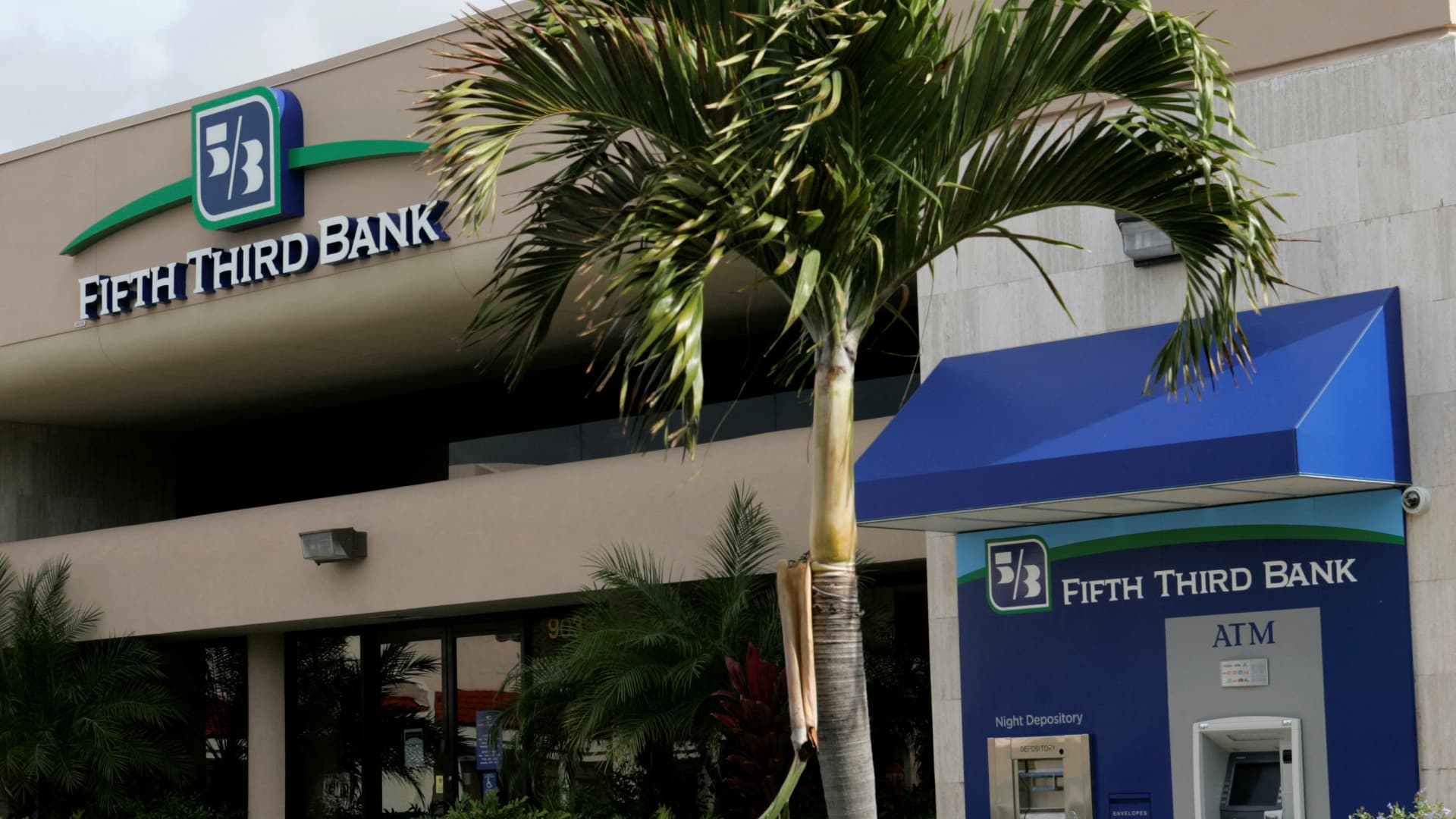 Featured image for BofA Upgrades Coinbase to Buy Amid Positive Earnings Outlook