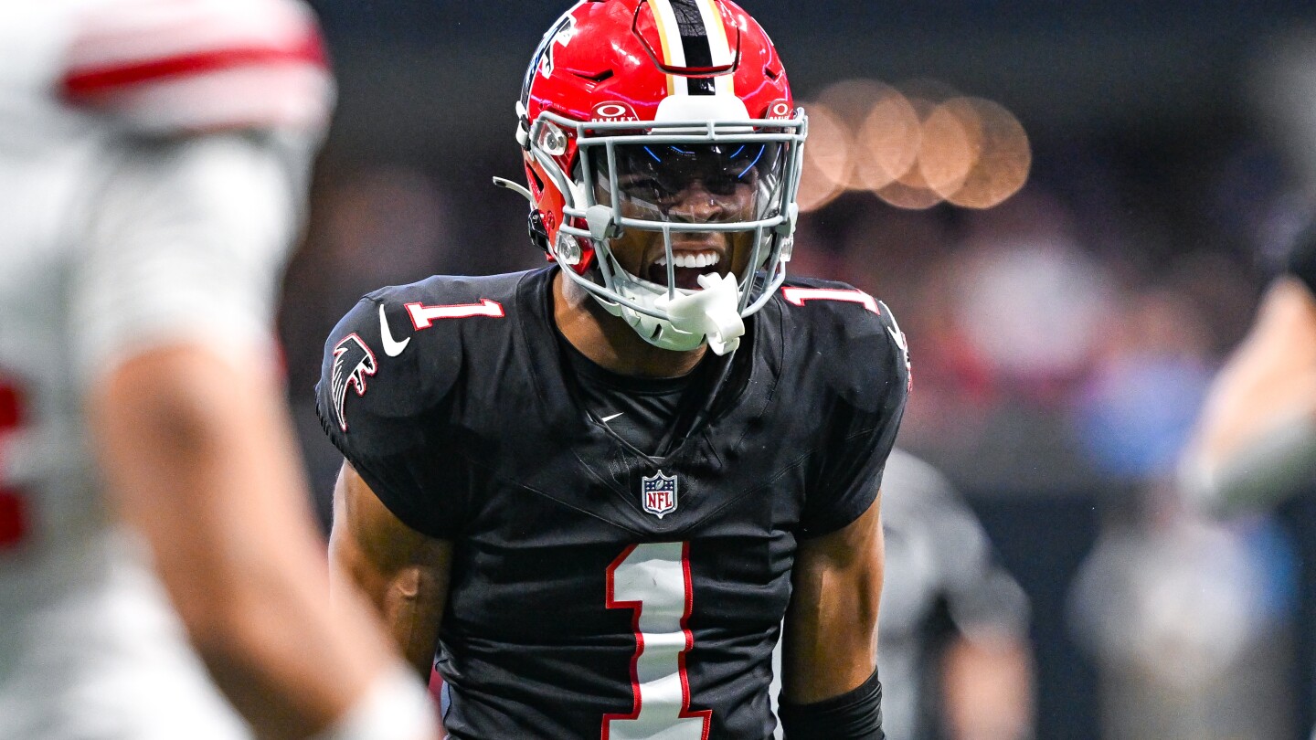 Featured image for Falcons Sign WR DJ Chark as Darnell Mooney Faces Weeks Out with Shoulder Injury