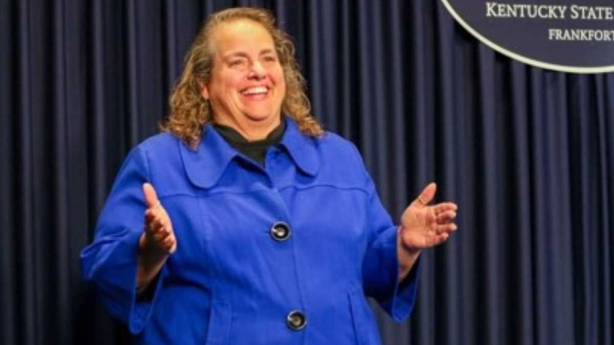 Featured image for Gov. Beshear's sign language interpreter passes away.