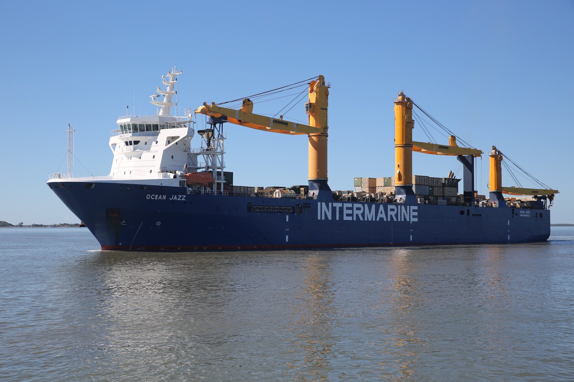 "Houthi Claim of Attack on US Ship in Gulf of Aden Denied by US"