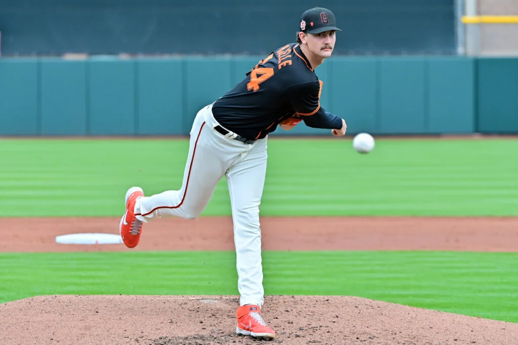 SF Giants' Joey Bart lands on IL with back injury.