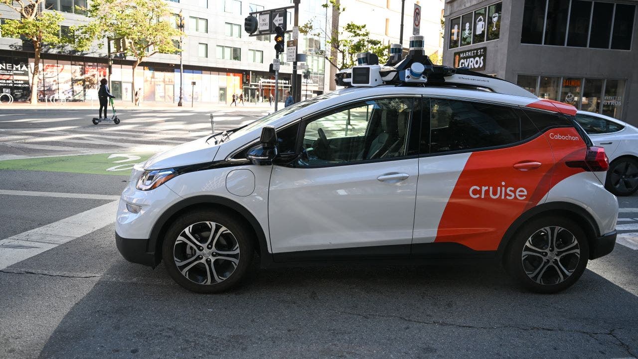 "Cruise's GM Unit Offers $75,000 to Settle California Crash Probe"