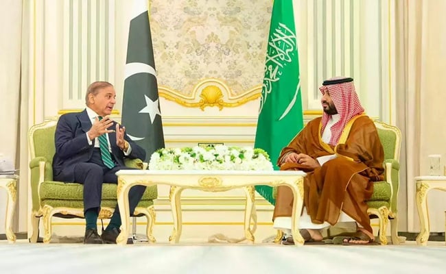 Featured image for Saudi-Pakistan Defense Pact Reshapes Regional Alliances Amid US-China Tensions