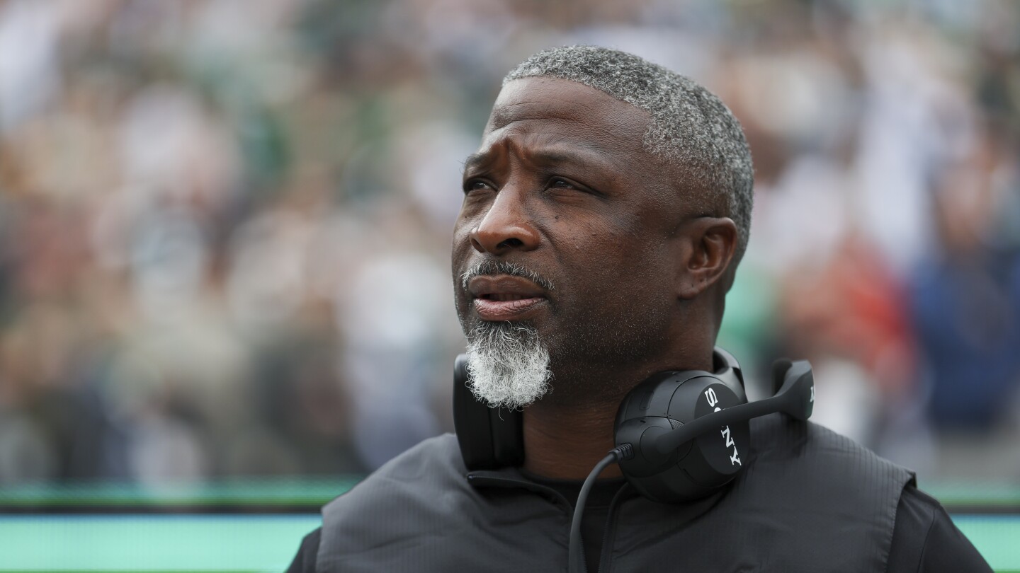 Featured image for Jets' Aaron Glenn Faces Scrutiny Amid 0-2 Start and Performance Challenges