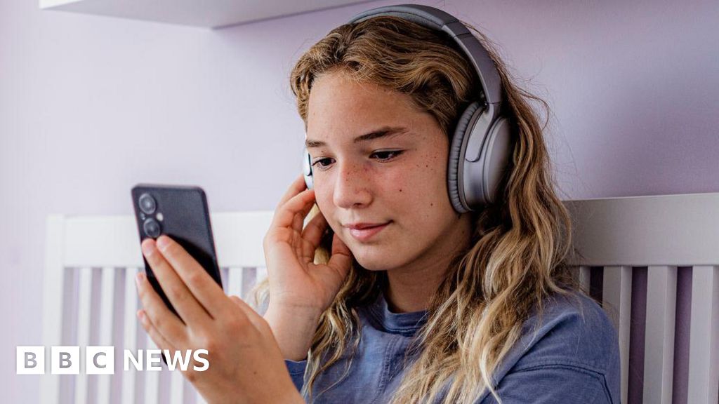Australia Proposes Social Media Ban for Under-16s Amid Privacy Concerns