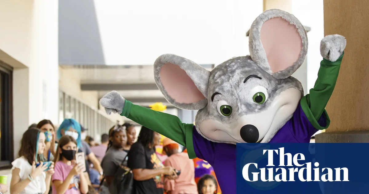 Featured image for Chuck E. Cheese Mascot Arrested in Florida for Credit Card Fraud